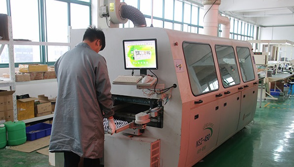 交通灯红绿灯波峰焊接设备